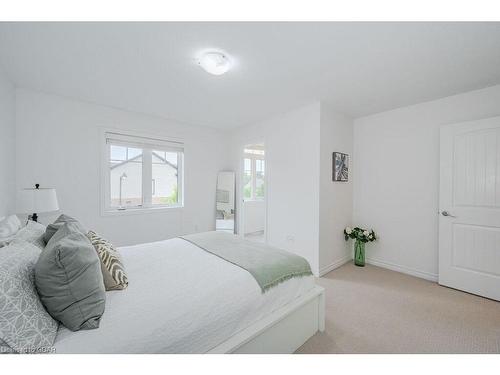 27 Arlington Crescent, Guelph, ON - Indoor Photo Showing Bedroom