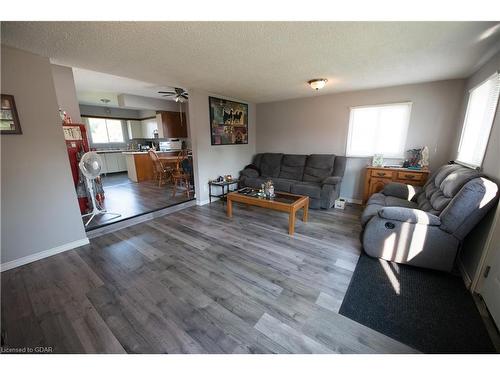 14 Industrial Street, Guelph, ON - Indoor Photo Showing Living Room