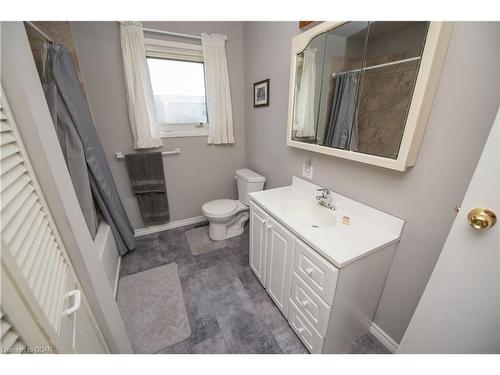 14 Industrial Street, Guelph, ON - Indoor Photo Showing Bathroom