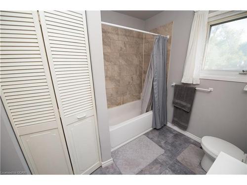 14 Industrial Street, Guelph, ON - Indoor Photo Showing Bathroom