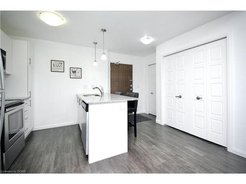 110-17 Kay Crescent, Guelph, ON - Indoor Photo Showing Kitchen