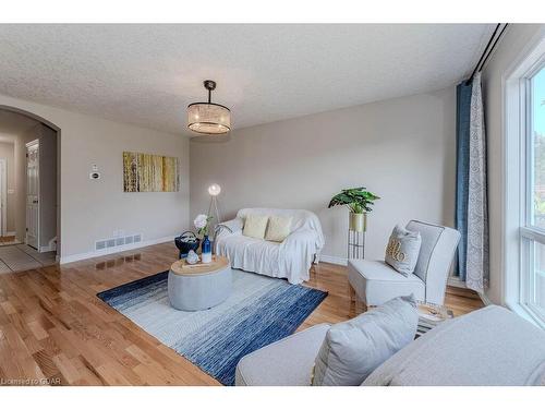 210 Rickson Avenue, Guelph, ON - Indoor Photo Showing Living Room