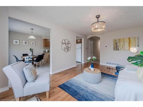 210 Rickson Avenue, Guelph, ON - Indoor Photo Showing Living Room