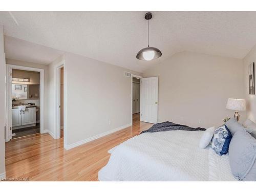 210 Rickson Avenue, Guelph, ON - Indoor Photo Showing Bedroom