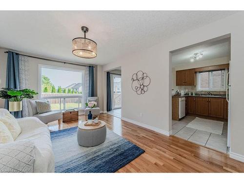 210 Rickson Avenue, Guelph, ON - Indoor Photo Showing Living Room