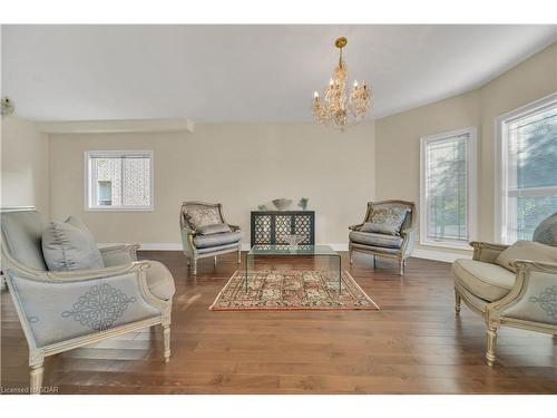 31 Lois Lane, Guelph, ON - Indoor Photo Showing Living Room