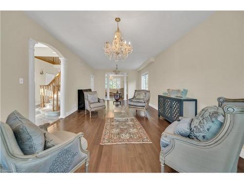 31 Lois Lane, Guelph, ON - Indoor Photo Showing Living Room