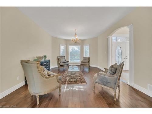 31 Lois Lane, Guelph, ON - Indoor Photo Showing Living Room