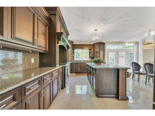 31 Lois Lane, Guelph, ON - Indoor Photo Showing Kitchen With Upgraded Kitchen