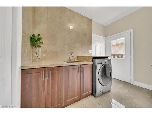 31 Lois Lane, Guelph, ON - Indoor Photo Showing Laundry Room