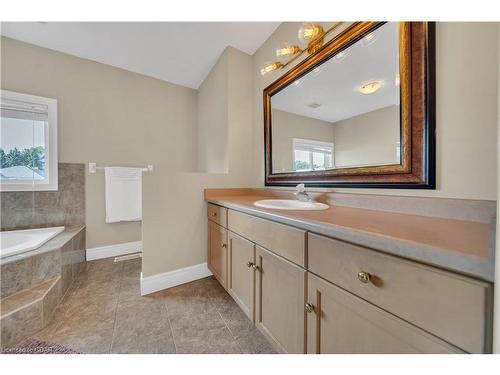 31 Lois Lane, Guelph, ON - Indoor Photo Showing Bathroom