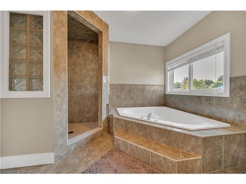 31 Lois Lane, Guelph, ON - Indoor Photo Showing Bathroom