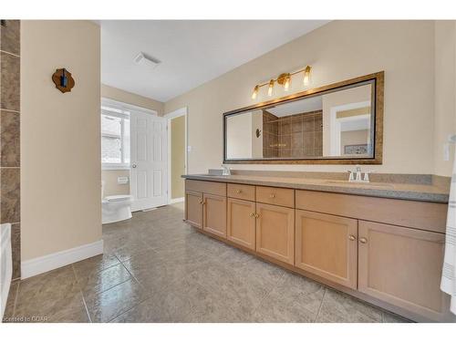 31 Lois Lane, Guelph, ON - Indoor Photo Showing Bathroom