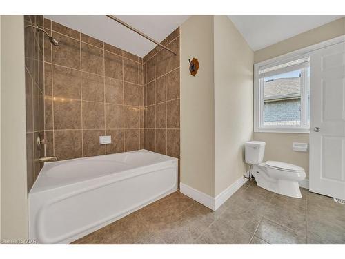 31 Lois Lane, Guelph, ON - Indoor Photo Showing Bathroom