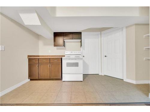 31 Lois Lane, Guelph, ON - Indoor Photo Showing Kitchen