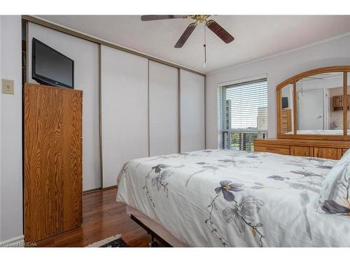 708-358 Waterloo Avenue, Guelph, ON - Indoor Photo Showing Bedroom