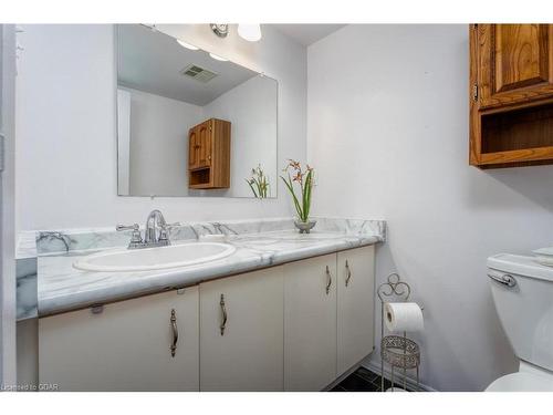 708-358 Waterloo Avenue, Guelph, ON - Indoor Photo Showing Bathroom