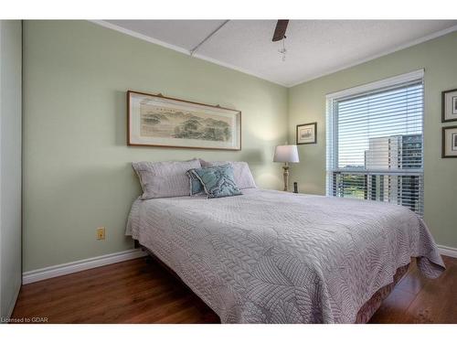 708-358 Waterloo Avenue, Guelph, ON - Indoor Photo Showing Bedroom