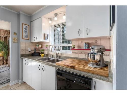 708-358 Waterloo Avenue, Guelph, ON - Indoor Photo Showing Kitchen With Double Sink