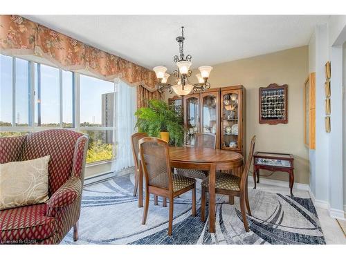 708-358 Waterloo Avenue, Guelph, ON - Indoor Photo Showing Dining Room