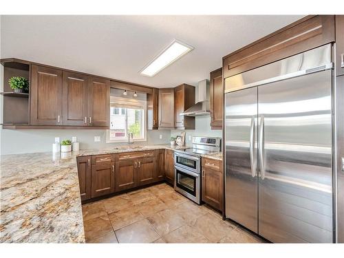 40 Ingram Drive, Guelph, ON - Indoor Photo Showing Kitchen