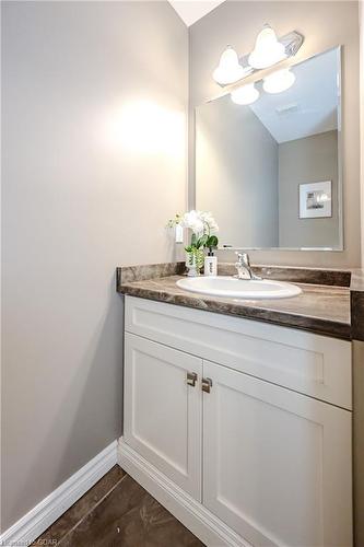 40 Ingram Drive, Guelph, ON - Indoor Photo Showing Bathroom