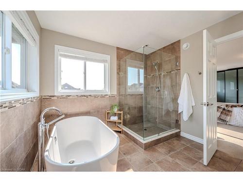 40 Ingram Drive, Guelph, ON - Indoor Photo Showing Bathroom