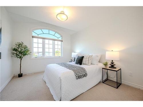 40 Ingram Drive, Guelph, ON - Indoor Photo Showing Bedroom