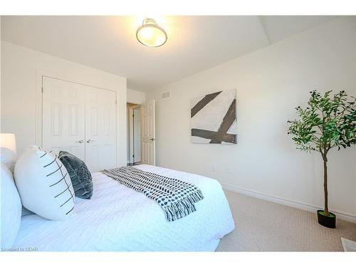 40 Ingram Drive, Guelph, ON - Indoor Photo Showing Bedroom