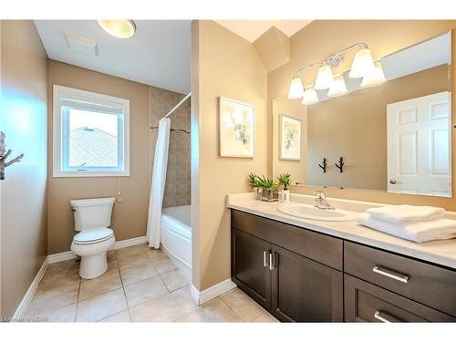 40 Ingram Drive, Guelph, ON - Indoor Photo Showing Bathroom