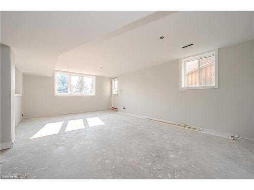 40 Ingram Drive, Guelph, ON - Indoor Photo Showing Other Room