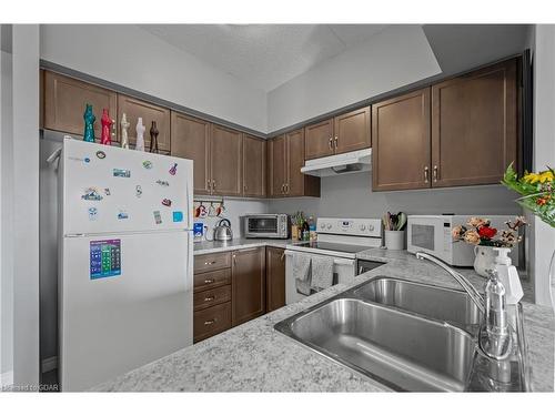 215-1284 Gordon Street, Guelph, ON - Indoor Photo Showing Kitchen With Double Sink