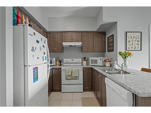 215-1284 Gordon Street, Guelph, ON - Indoor Photo Showing Kitchen With Double Sink