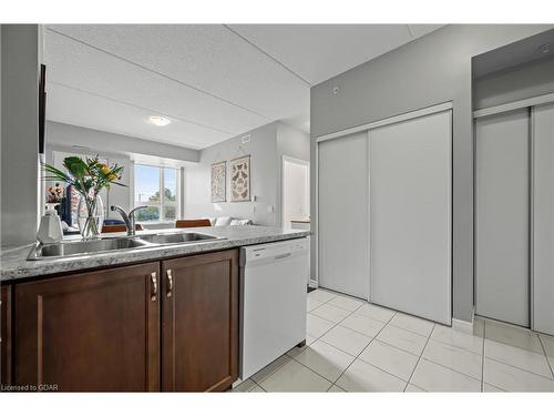 215-1284 Gordon Street, Guelph, ON - Indoor Photo Showing Kitchen With Double Sink