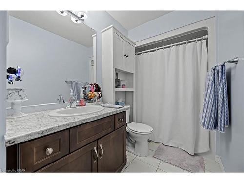 215-1284 Gordon Street, Guelph, ON - Indoor Photo Showing Bathroom