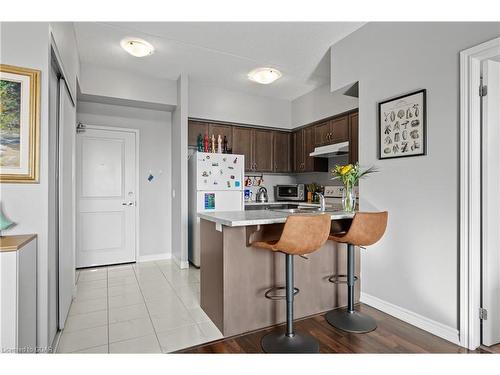 215-1284 Gordon Street, Guelph, ON - Indoor Photo Showing Kitchen