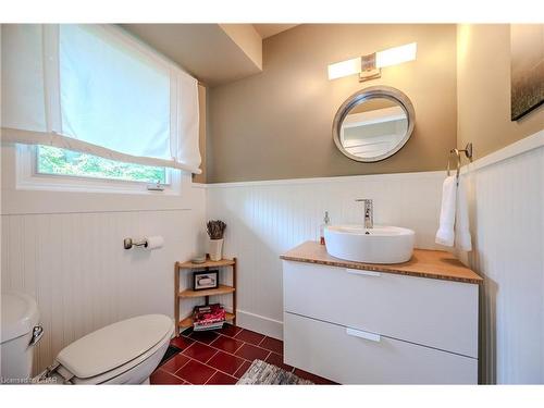 940 Watson Road S, Puslinch, ON - Indoor Photo Showing Bathroom