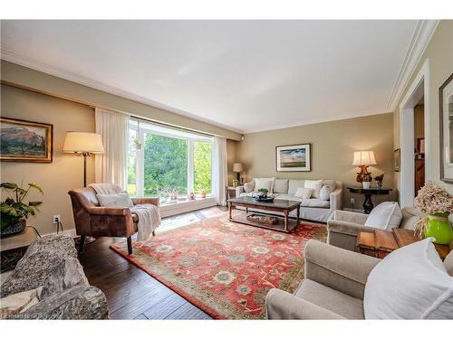 940 Watson Road S, Puslinch, ON - Indoor Photo Showing Living Room