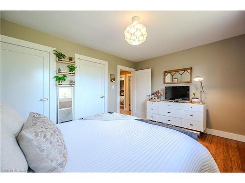 940 Watson Road S, Puslinch, ON - Indoor Photo Showing Bedroom