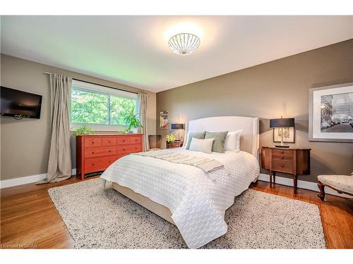 940 Watson Road S, Puslinch, ON - Indoor Photo Showing Bedroom