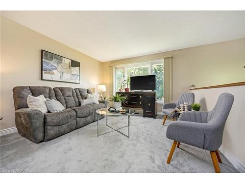 257 Brady Street, Rockwood, ON - Indoor Photo Showing Living Room