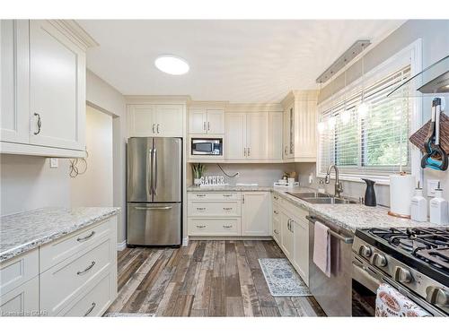 257 Brady Street, Rockwood, ON - Indoor Photo Showing Kitchen With Stainless Steel Kitchen With Double Sink With Upgraded Kitchen