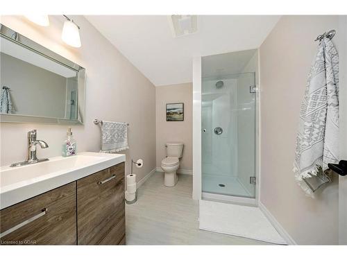 257 Brady Street, Rockwood, ON - Indoor Photo Showing Bathroom