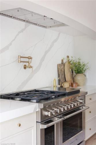 204 King Street, Guelph, ON - Indoor Photo Showing Kitchen