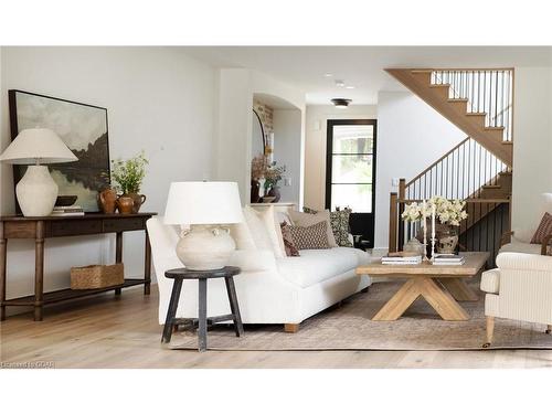 204 King Street, Guelph, ON - Indoor Photo Showing Living Room