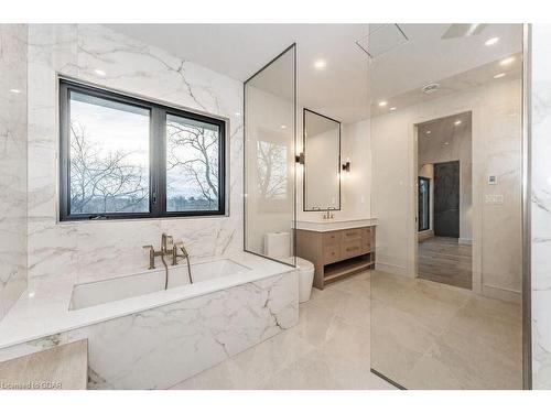 204 King Street, Guelph, ON - Indoor Photo Showing Bathroom