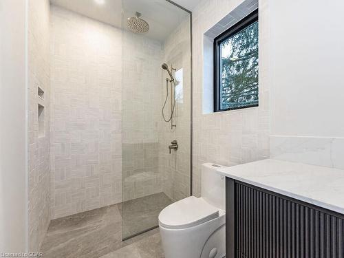 204 King Street, Guelph, ON - Indoor Photo Showing Bathroom