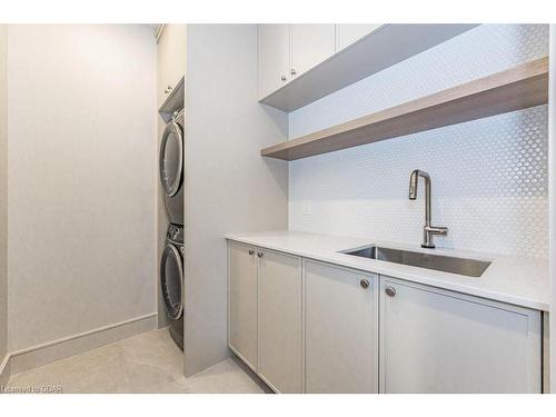 204 King Street, Guelph, ON - Indoor Photo Showing Laundry Room