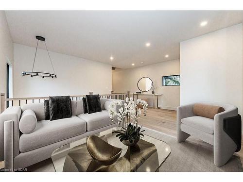 204 King Street, Guelph, ON - Indoor Photo Showing Living Room