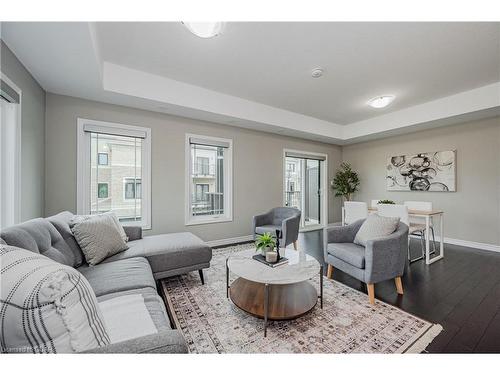 58-107 Westra Drive, Guelph, ON - Indoor Photo Showing Living Room